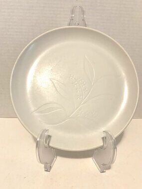 White Melamine 8” Salad Plates with Leaf Imprint Lot of 7 Smooth Round